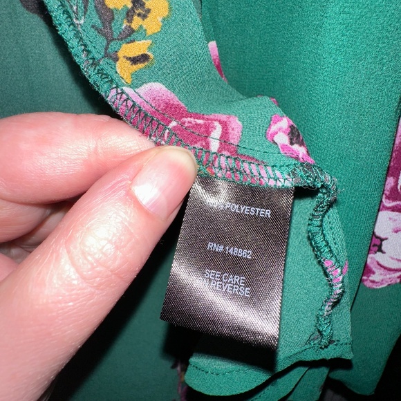 Torrid Size 1/2 Green Floral Duster – Dark Pink Flowers, Flowy & Open, 3/4 Sleev - Picture 4 of 7